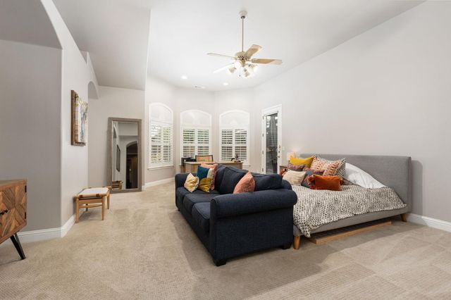 1674 E Shadow Glen Drive, Fresno, CA 93730