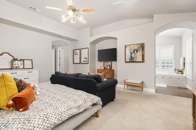 1674 E Shadow Glen Drive, Fresno, CA 93730