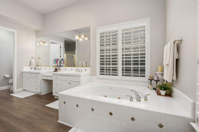 1674 E Shadow Glen Drive, Fresno, CA 93730