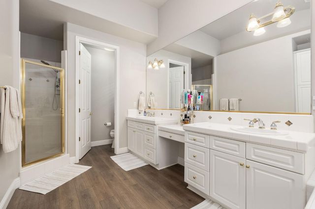 1674 E Shadow Glen Drive, Fresno, CA 93730