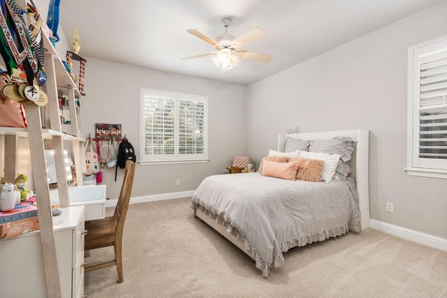 1674 E Shadow Glen Drive, Fresno, CA 93730