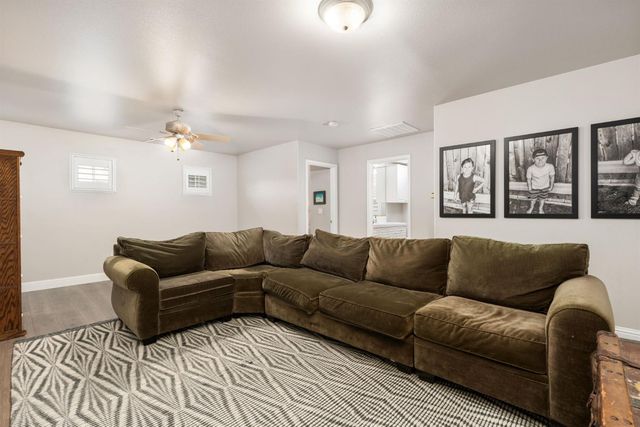 1674 E Shadow Glen Drive, Fresno, CA 93730