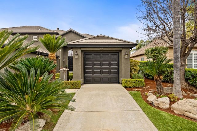 1674 E Shadow Glen Drive, Fresno, CA 93730