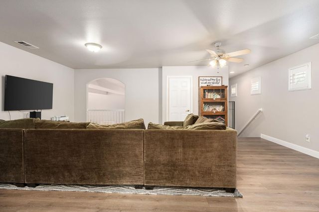 1674 E Shadow Glen Drive, Fresno, CA 93730