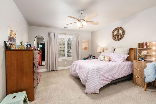 1674 E Shadow Glen Drive, Fresno, CA 93730