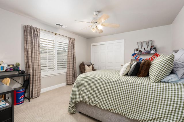 1674 E Shadow Glen Drive, Fresno, CA 93730