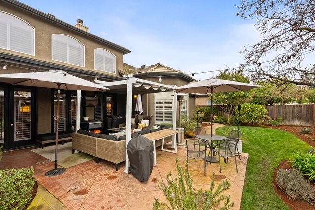 1674 E Shadow Glen Drive, Fresno, CA 93730