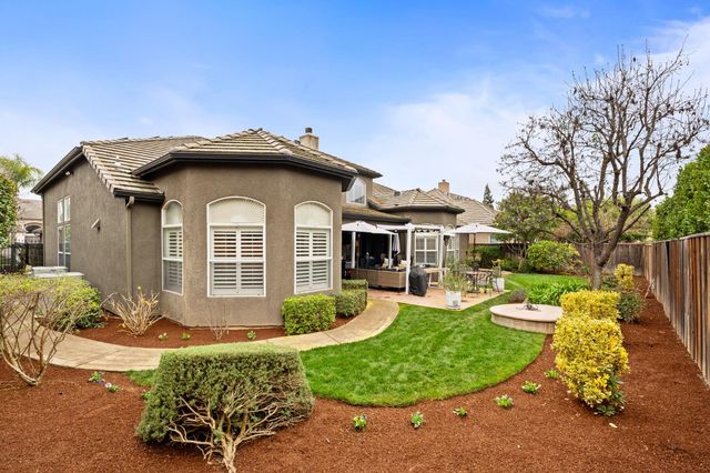 1674 E Shadow Glen Drive, Fresno, CA 93730