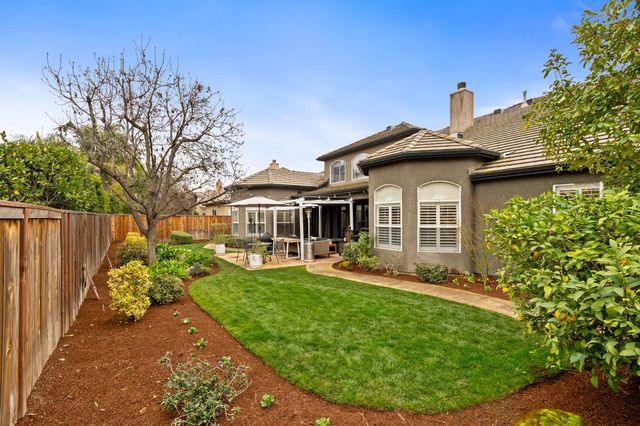 1674 E Shadow Glen Drive, Fresno, CA 93730