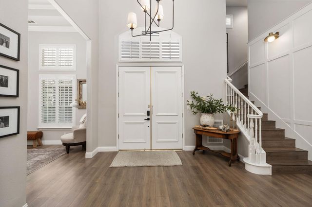 1674 E Shadow Glen Drive, Fresno, CA 93730