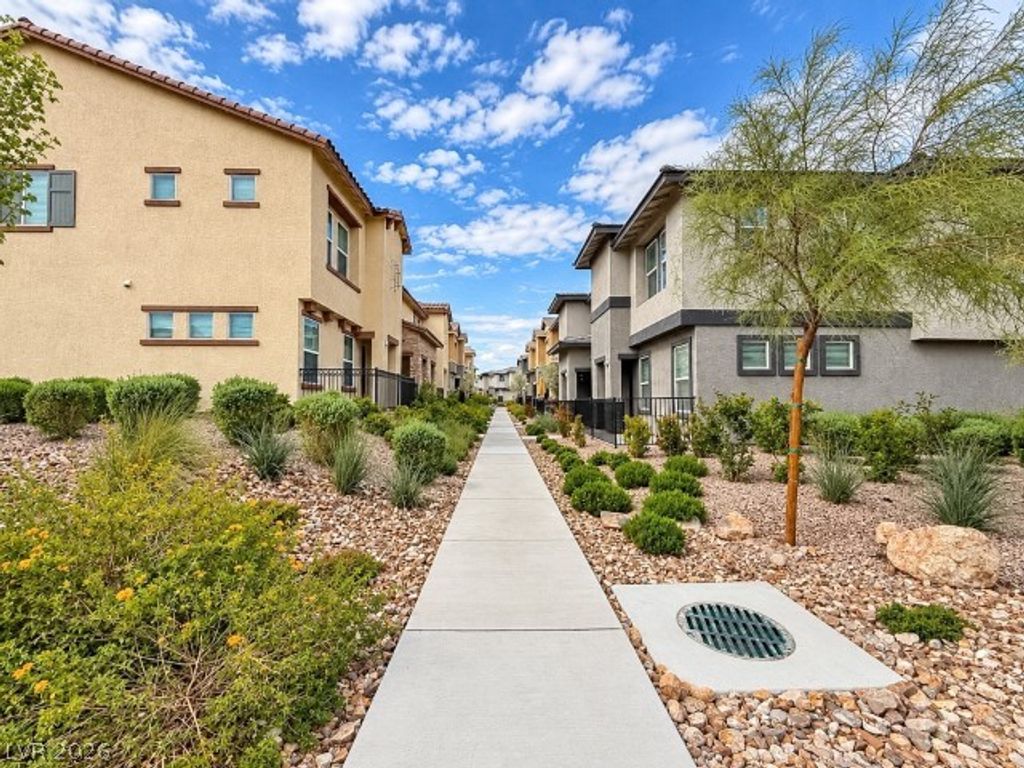 344 Pacific Sparrow Avenue, Henderson, NV 89011 — photo 4
