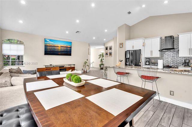 8520 Via Romana 82U, Boca Raton, FL 33496