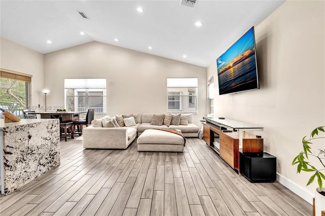 8520 Via Romana 82U, Boca Raton, FL 33496