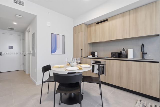 121 NE 5th St 3511, Miami, FL 33132
