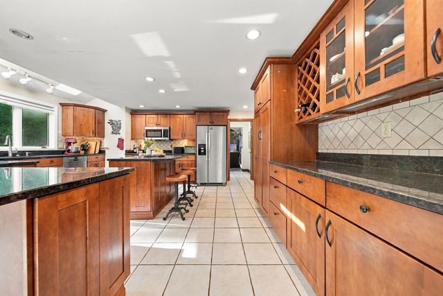 7 Cobblestone Place, Merrimack, NH 03054