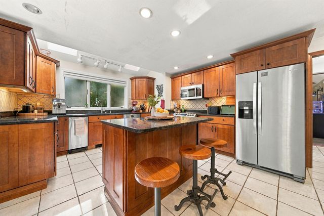 7 Cobblestone Place, Merrimack, NH 03054
