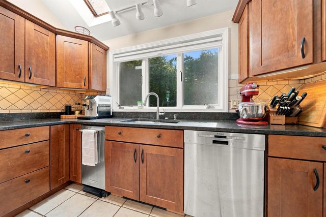 7 Cobblestone Place, Merrimack, NH 03054
