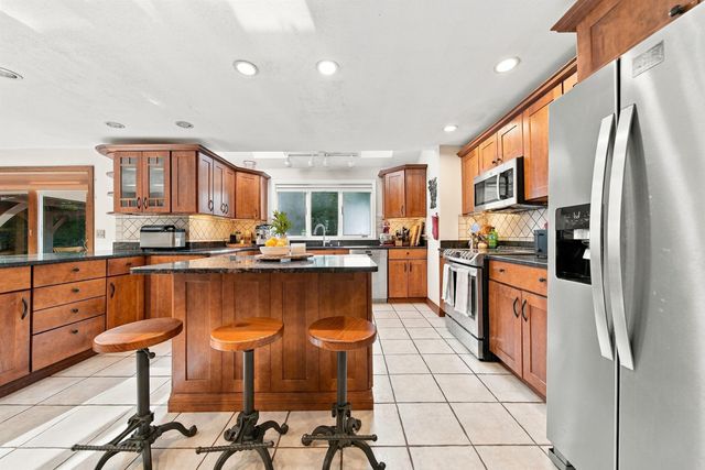 7 Cobblestone Place, Merrimack, NH 03054