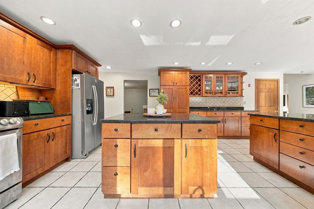 7 Cobblestone Place, Merrimack, NH 03054