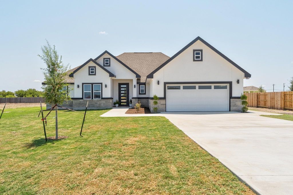 123 Bianca CIR, Del Valle, TX 78617