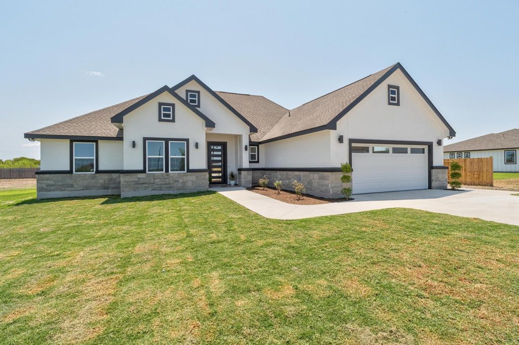 123 Bianca CIR, Del Valle, TX 78617