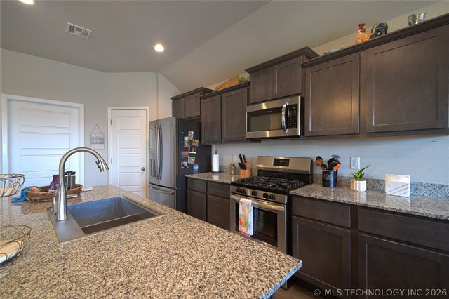 14203 N 74th East Avenue, Collinsville, OK 74021