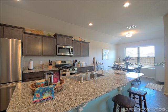 14203 N 74th East Avenue, Collinsville, OK 74021