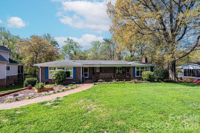 145 21st Avenue NW, Hickory, NC 28601