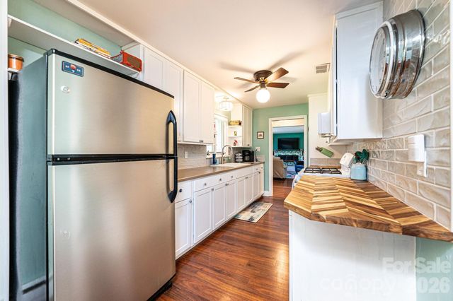 145 21st Avenue NW, Hickory, NC 28601