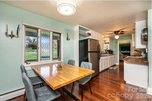 145 21st Avenue NW, Hickory, NC 28601