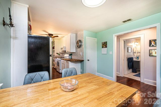 145 21st Avenue NW, Hickory, NC 28601