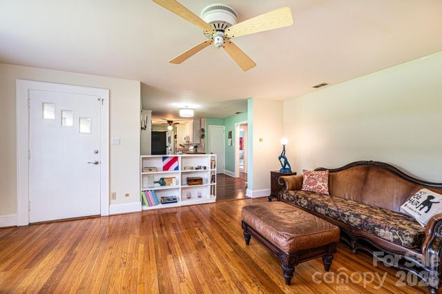 145 21st Avenue NW, Hickory, NC 28601