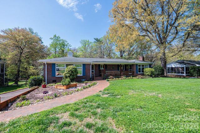 145 21st Avenue NW, Hickory, NC 28601