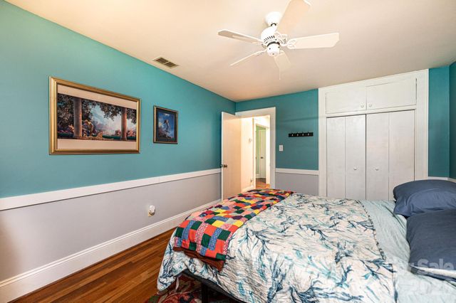 145 21st Avenue NW, Hickory, NC 28601