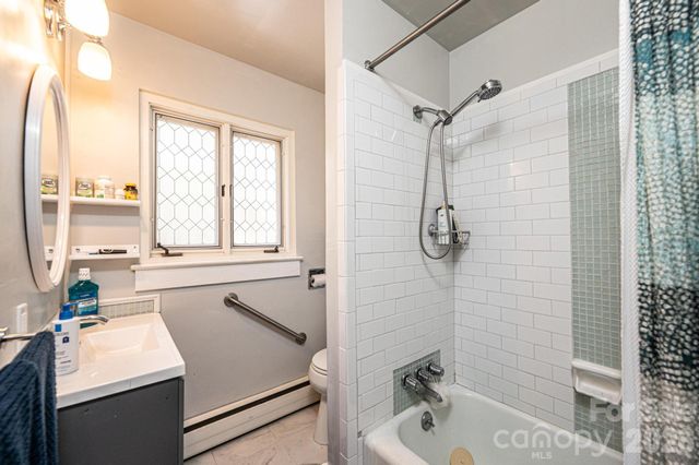 145 21st Avenue NW, Hickory, NC 28601