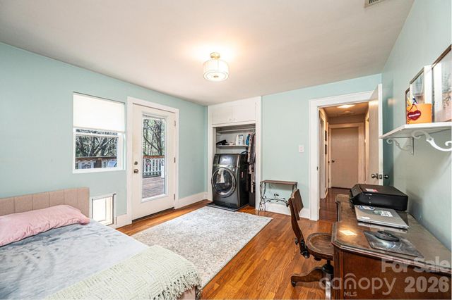 145 21st Avenue NW, Hickory, NC 28601