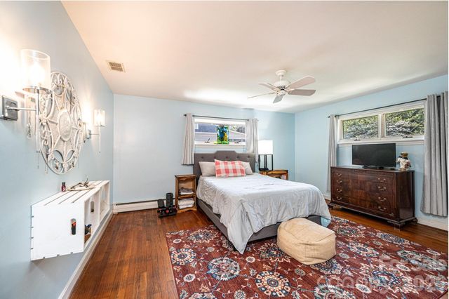 145 21st Avenue NW, Hickory, NC 28601