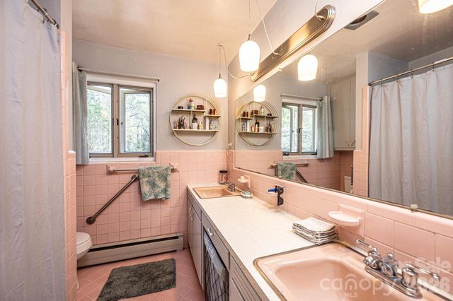 145 21st Avenue NW, Hickory, NC 28601