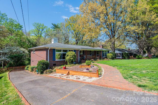 145 21st Avenue NW, Hickory, NC 28601