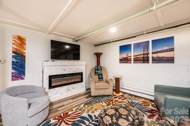 145 21st Avenue NW, Hickory, NC 28601