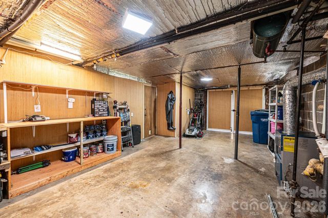 145 21st Avenue NW, Hickory, NC 28601