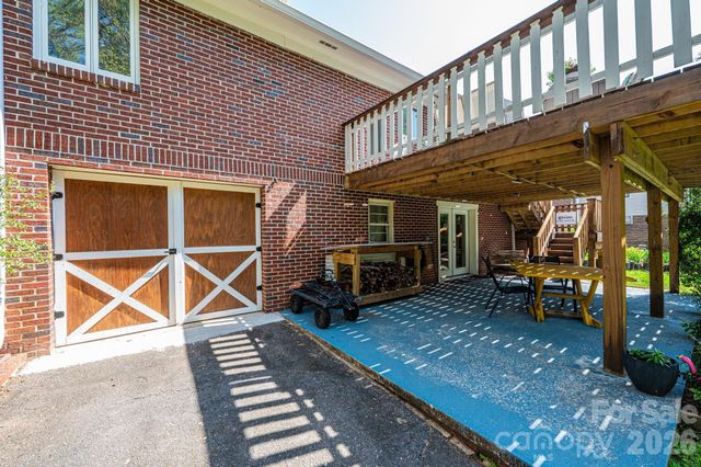 145 21st Avenue NW, Hickory, NC 28601