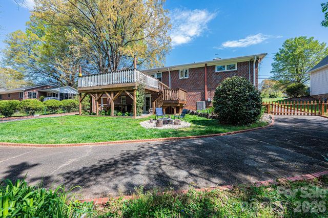 145 21st Avenue NW, Hickory, NC 28601