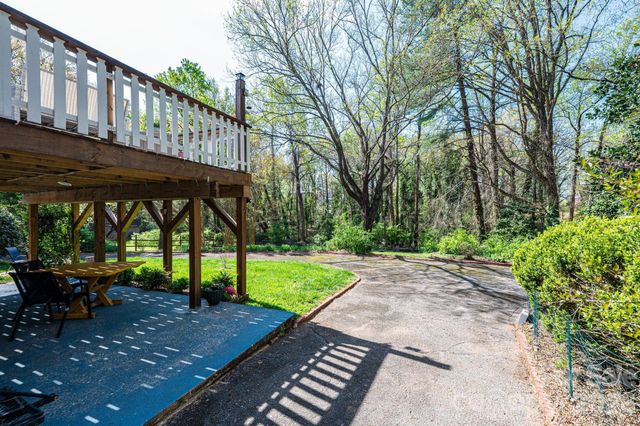 145 21st Avenue NW, Hickory, NC 28601