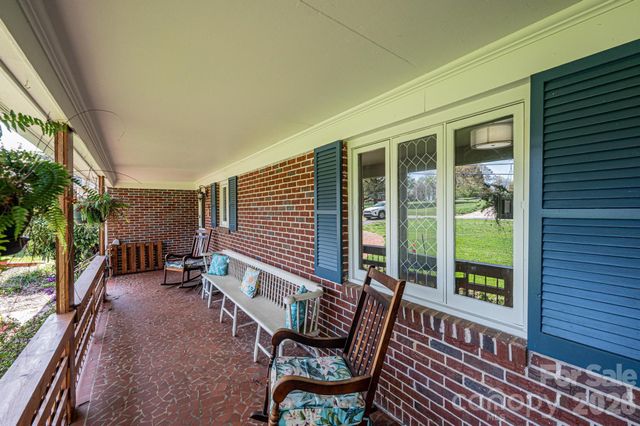 145 21st Avenue NW, Hickory, NC 28601