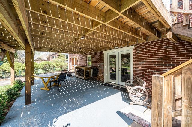 145 21st Avenue NW, Hickory, NC 28601