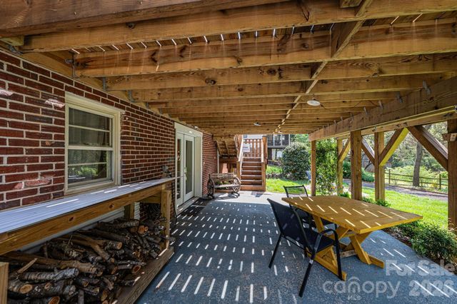 145 21st Avenue NW, Hickory, NC 28601