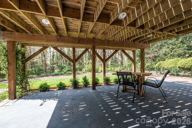 145 21st Avenue NW, Hickory, NC 28601