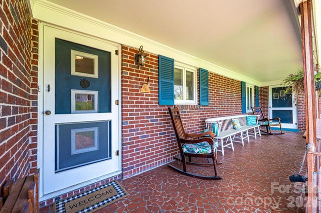 145 21st Avenue NW, Hickory, NC 28601