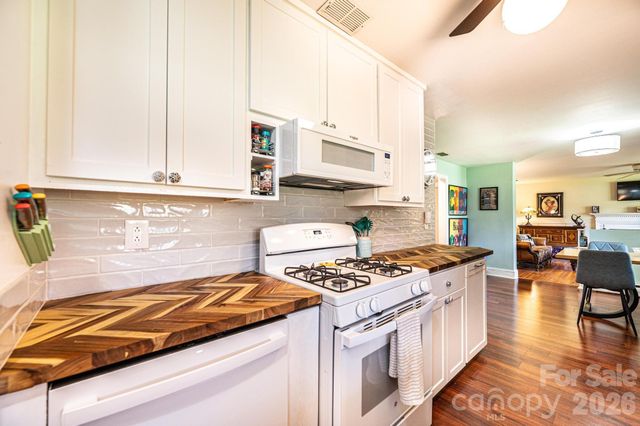 145 21st Avenue NW, Hickory, NC 28601